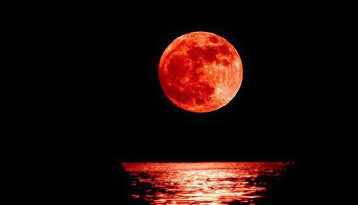 Mơ thấy mặt trăng đỏ